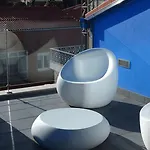 Pensión Four