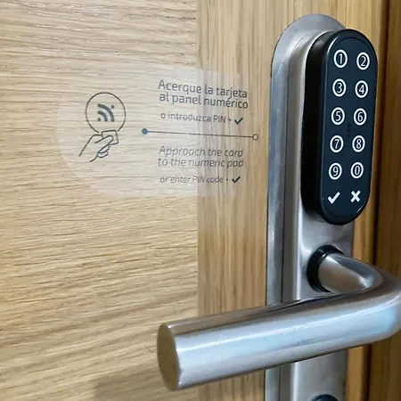 Four 게스트하우스